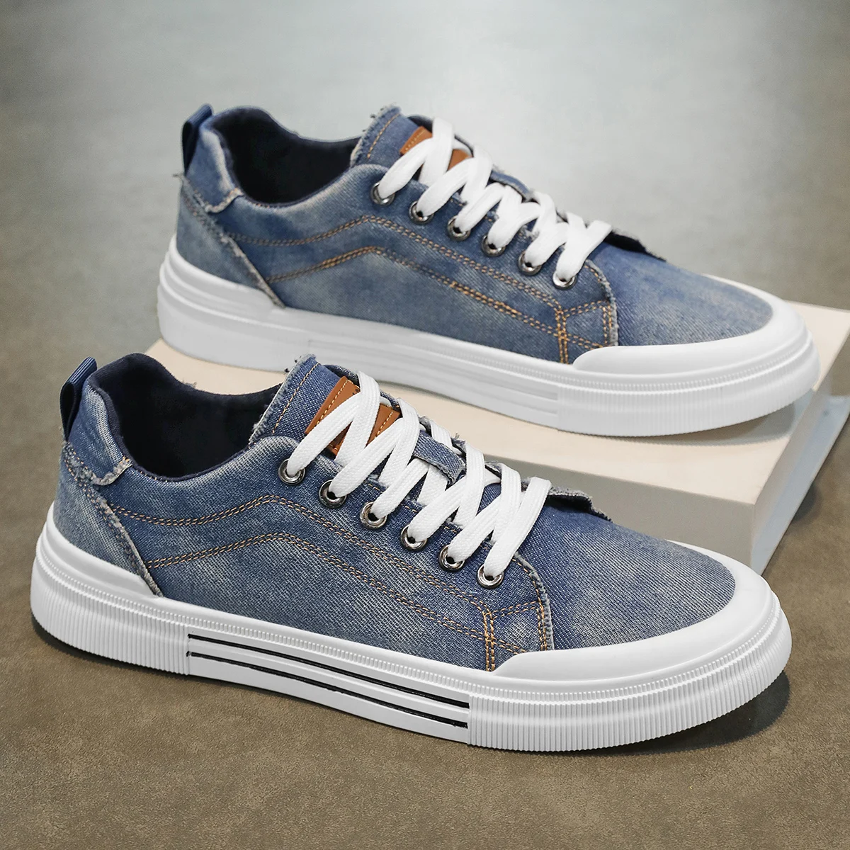 2025 New Trendy Men's Casual Sports Shoes Korean Edition Fashion Board Shoes Canvas Shoes Commuter Shoes Denim - Image 2