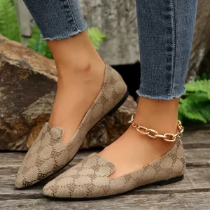 Spring and Autumn Fashion New Solid Color Sexy Pointed Toe Shallow Mouth Women's Casual and Comfortable Flat Walking Shoes